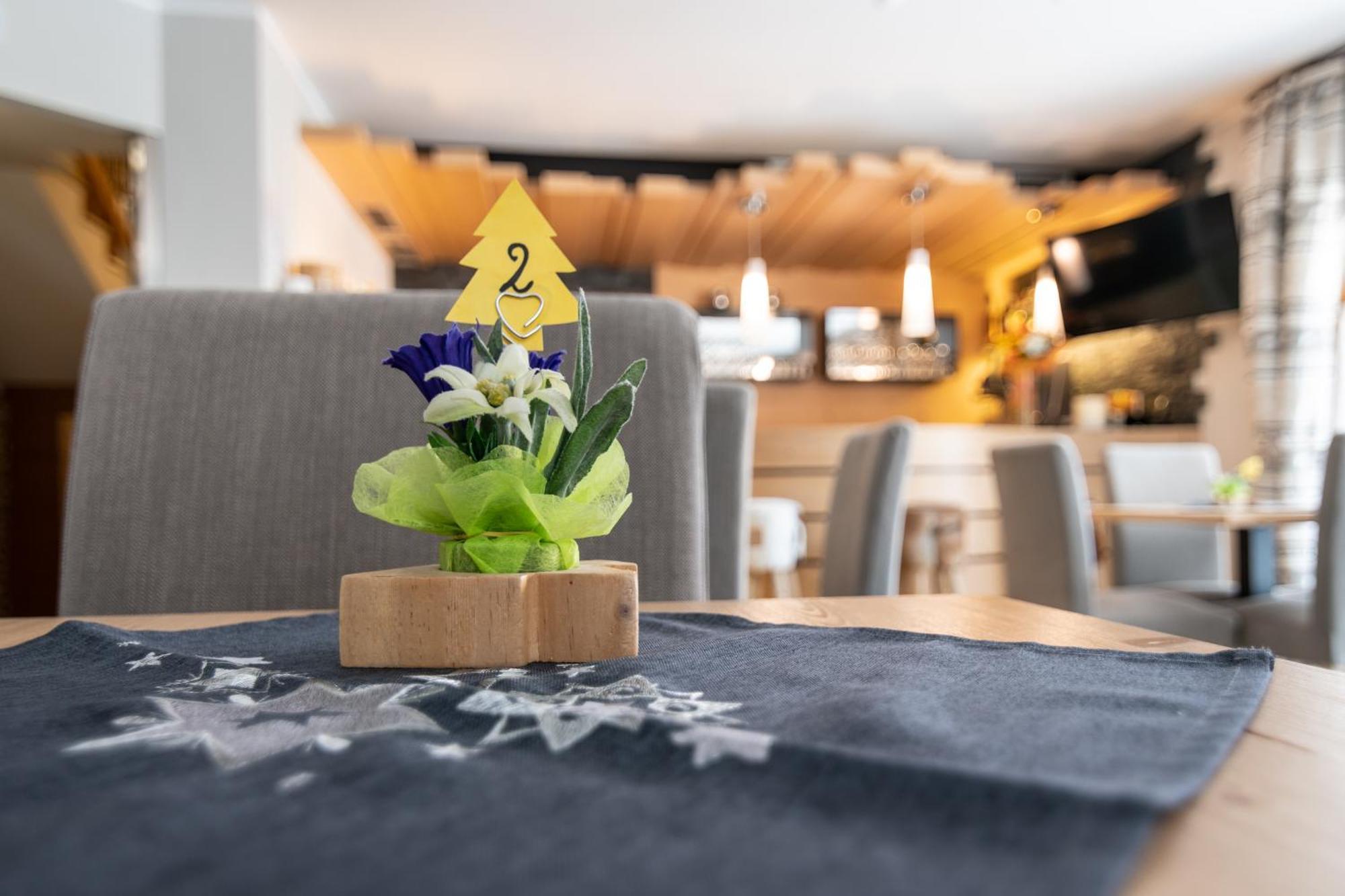 Aparthotel Dolomites Living&Relax Commezzadura Eksteriør bilde