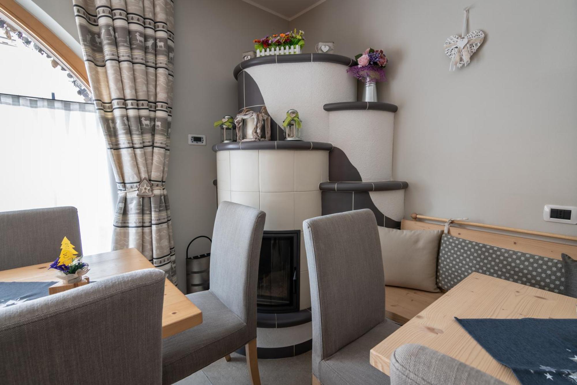 Aparthotel Dolomites Living&Relax Commezzadura Eksteriør bilde