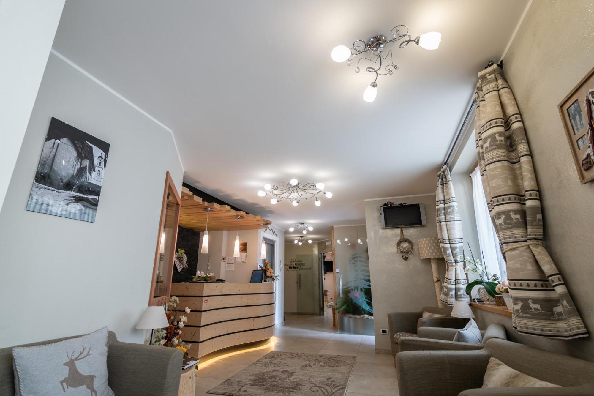 Aparthotel Dolomites Living&Relax Commezzadura Eksteriør bilde