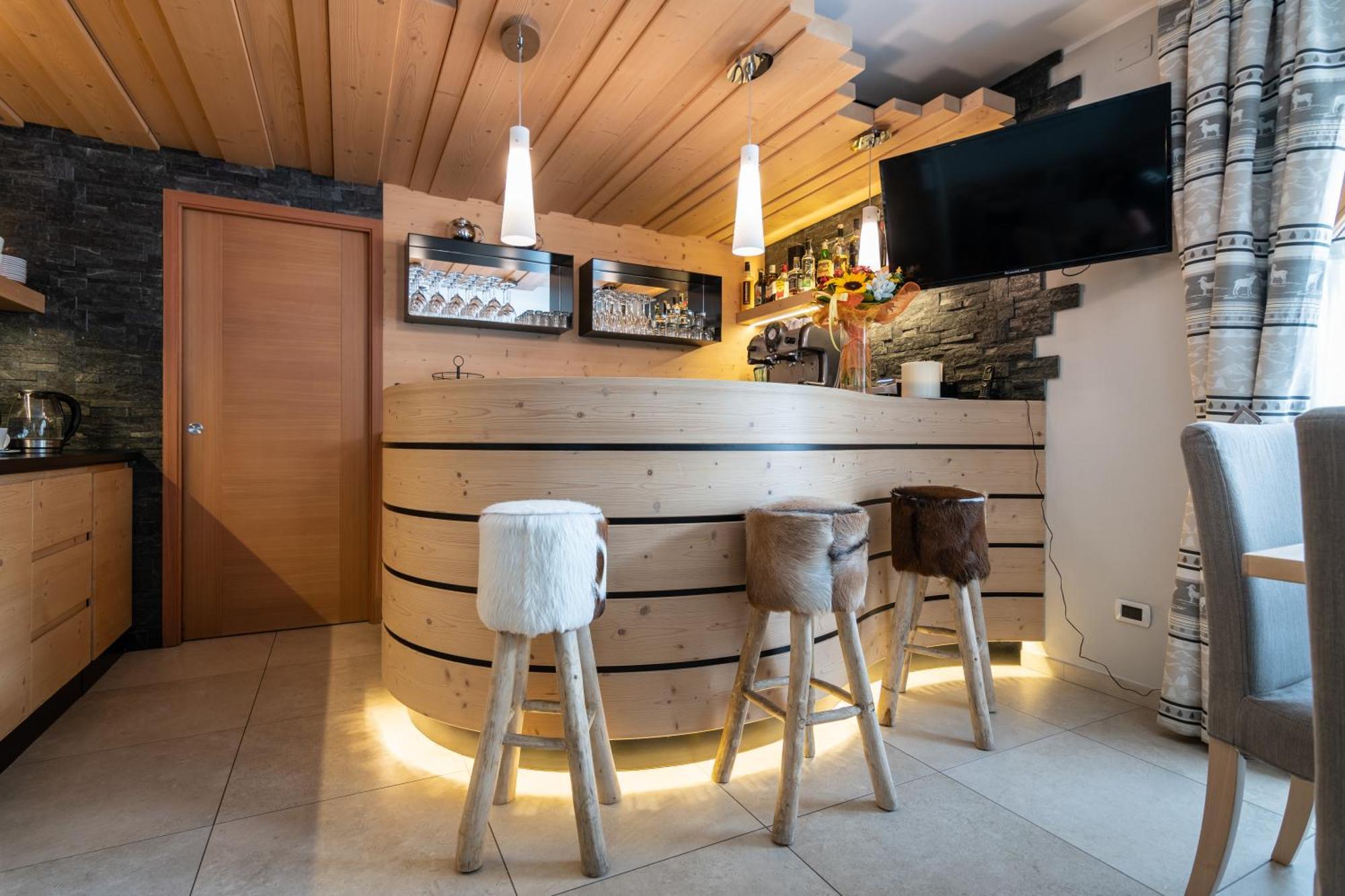 Aparthotel Dolomites Living&Relax Commezzadura Eksteriør bilde