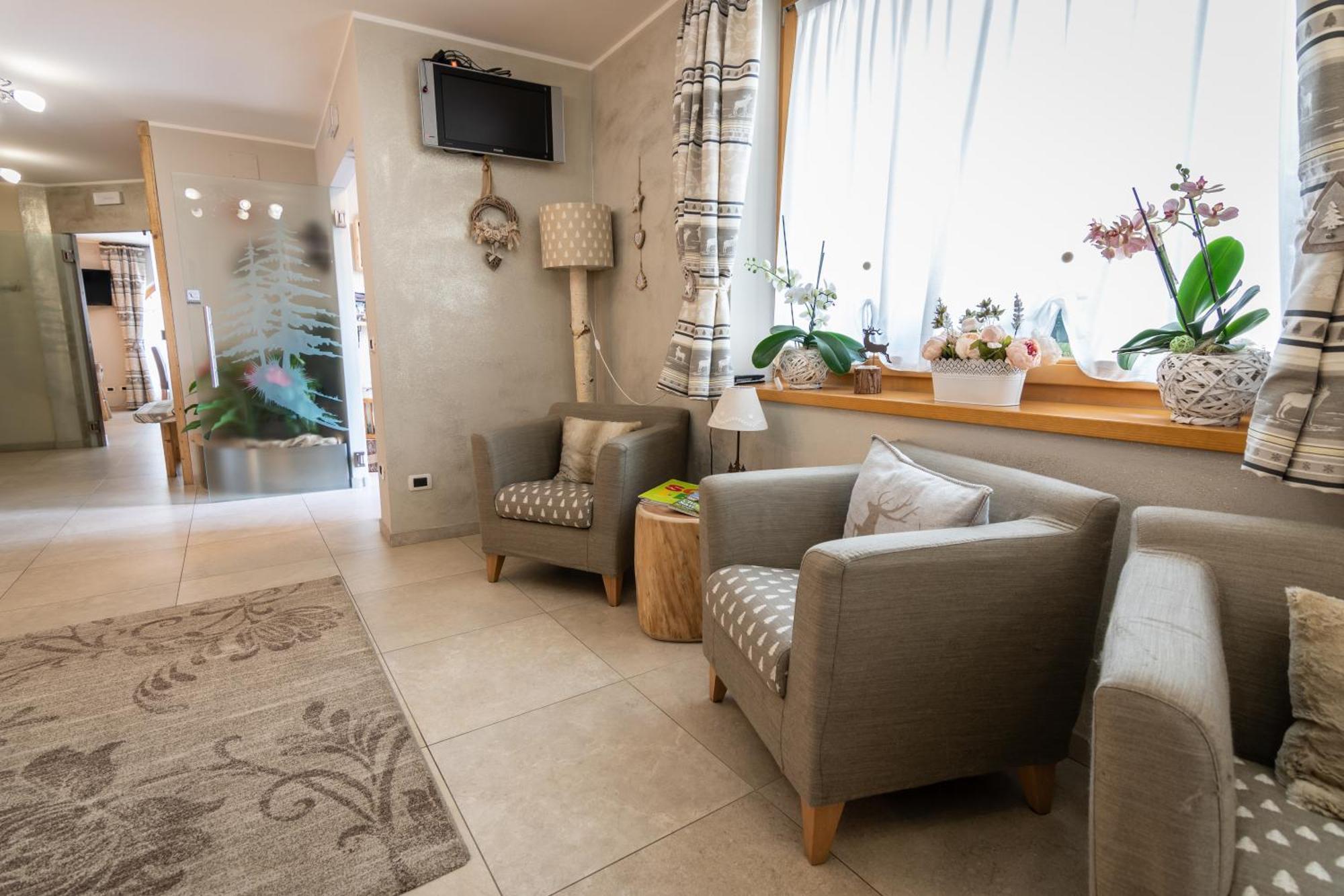 Aparthotel Dolomites Living&Relax Commezzadura Eksteriør bilde