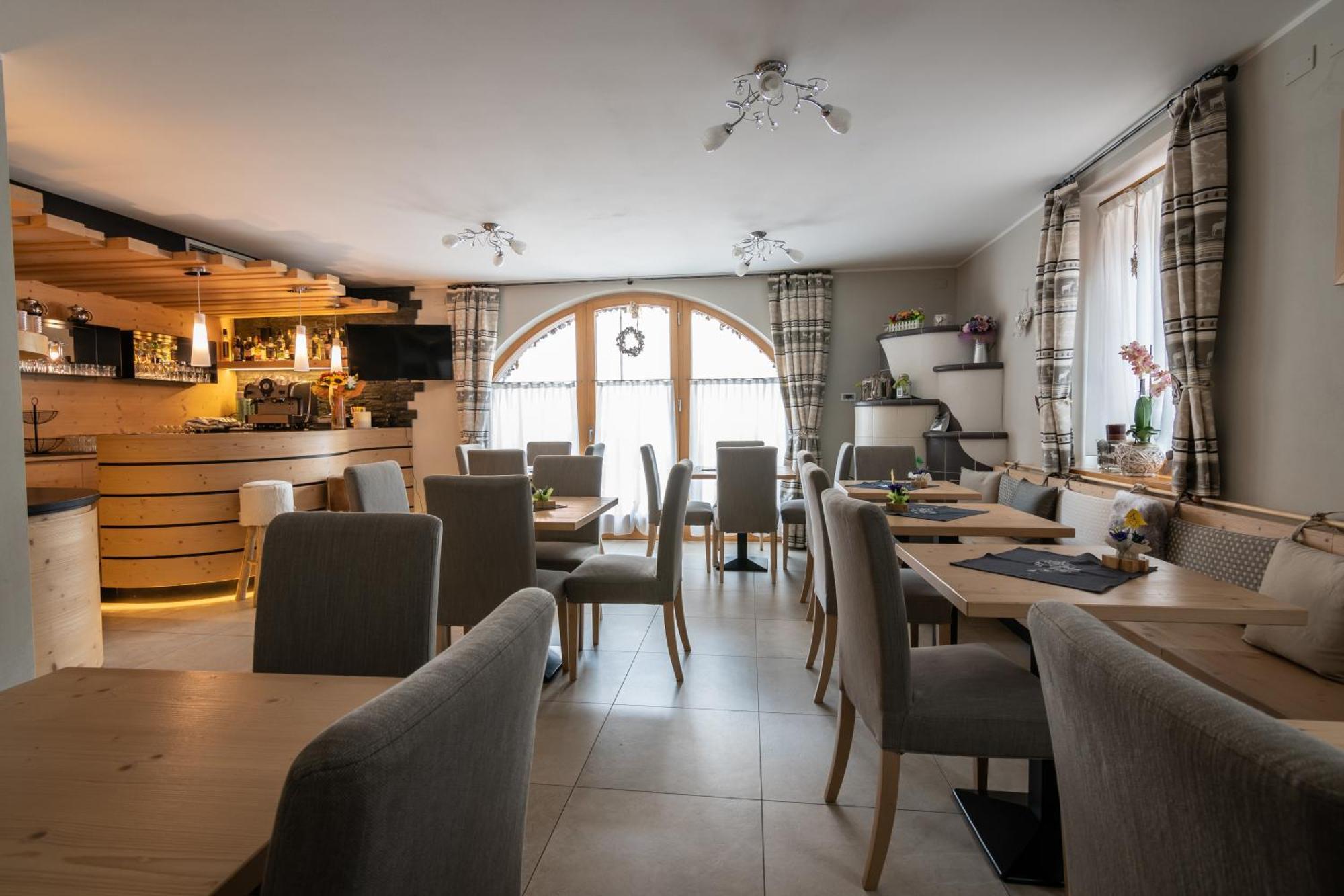 Aparthotel Dolomites Living&Relax Commezzadura Eksteriør bilde