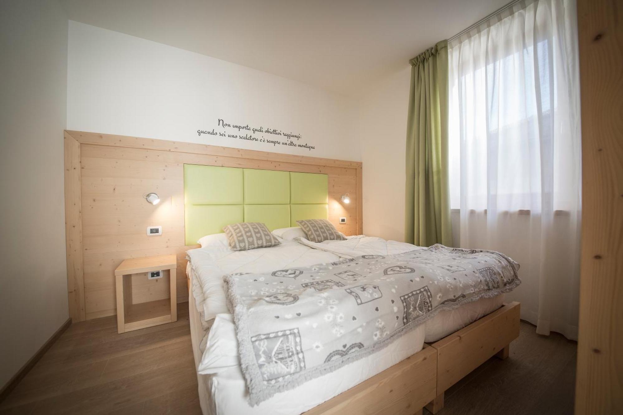 Aparthotel Dolomites Living&Relax Commezzadura Rom bilde