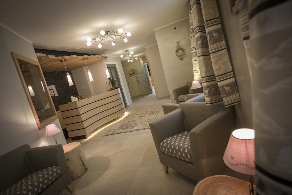 Aparthotel Dolomites Living&Relax Commezzadura Eksteriør bilde