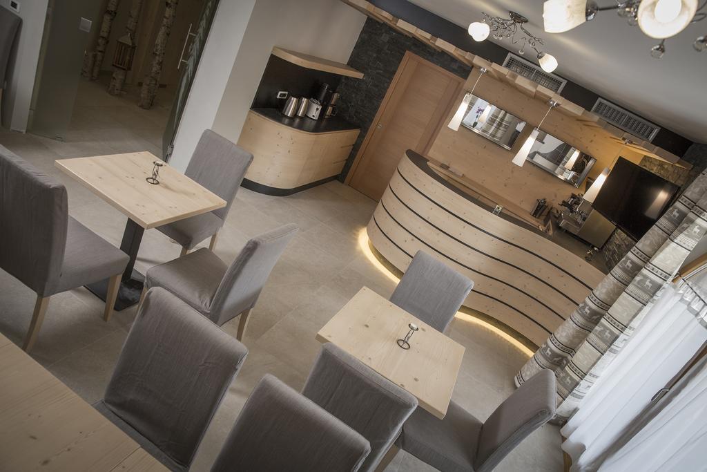 Aparthotel Dolomites Living&Relax Commezzadura Eksteriør bilde