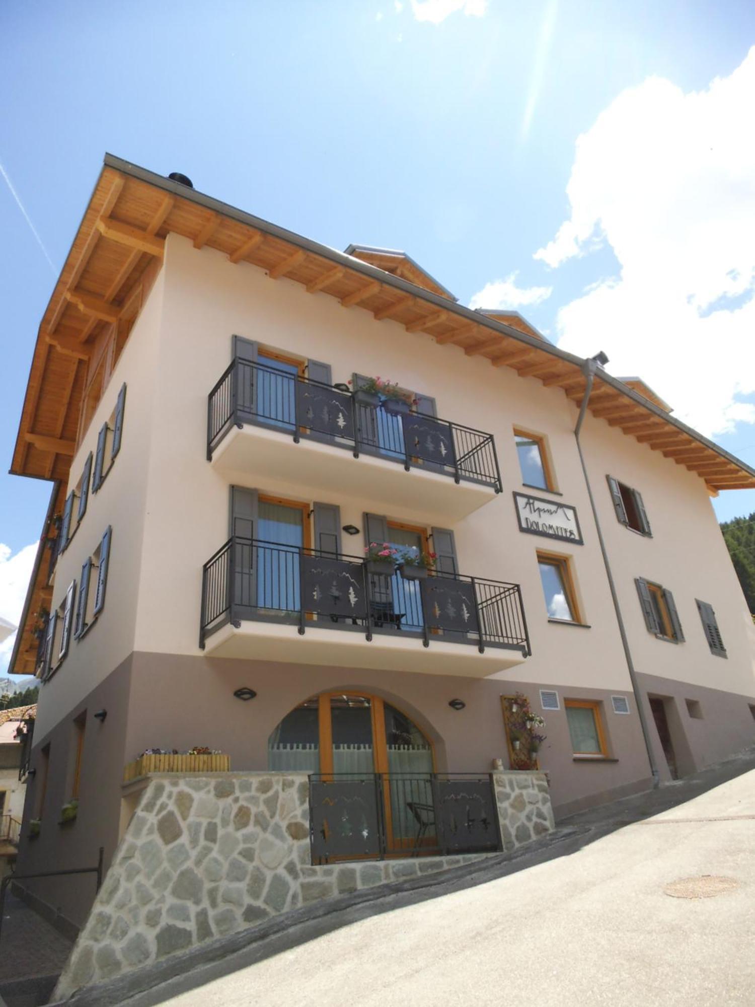 Aparthotel Dolomites Living&Relax Commezzadura Eksteriør bilde